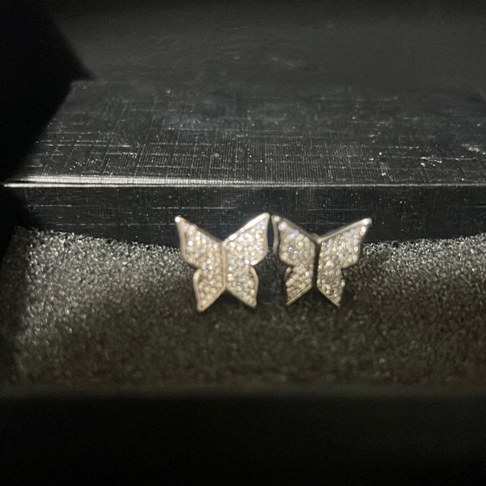 Never worn butterly earrings
